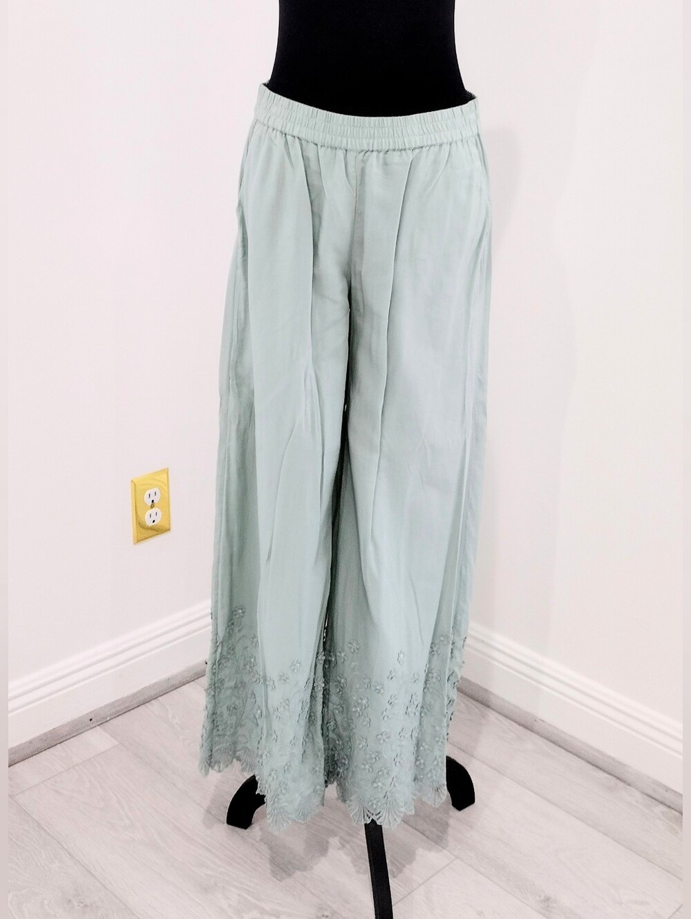 Soft Surroundings Sz S Sage Green Wide-Leg Lace Trim Pants